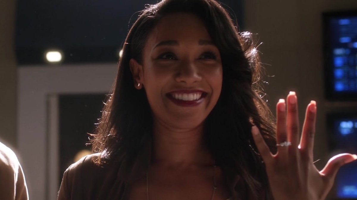 palmerstrangeee's tweet photo. Caity’s reaction is the cutest I love them so much #TheFlash #caitlinsnow #iriswest #iriswestallen #westallen #caitlinandiris #snowest https://t.co/ZAYjUgPGLn