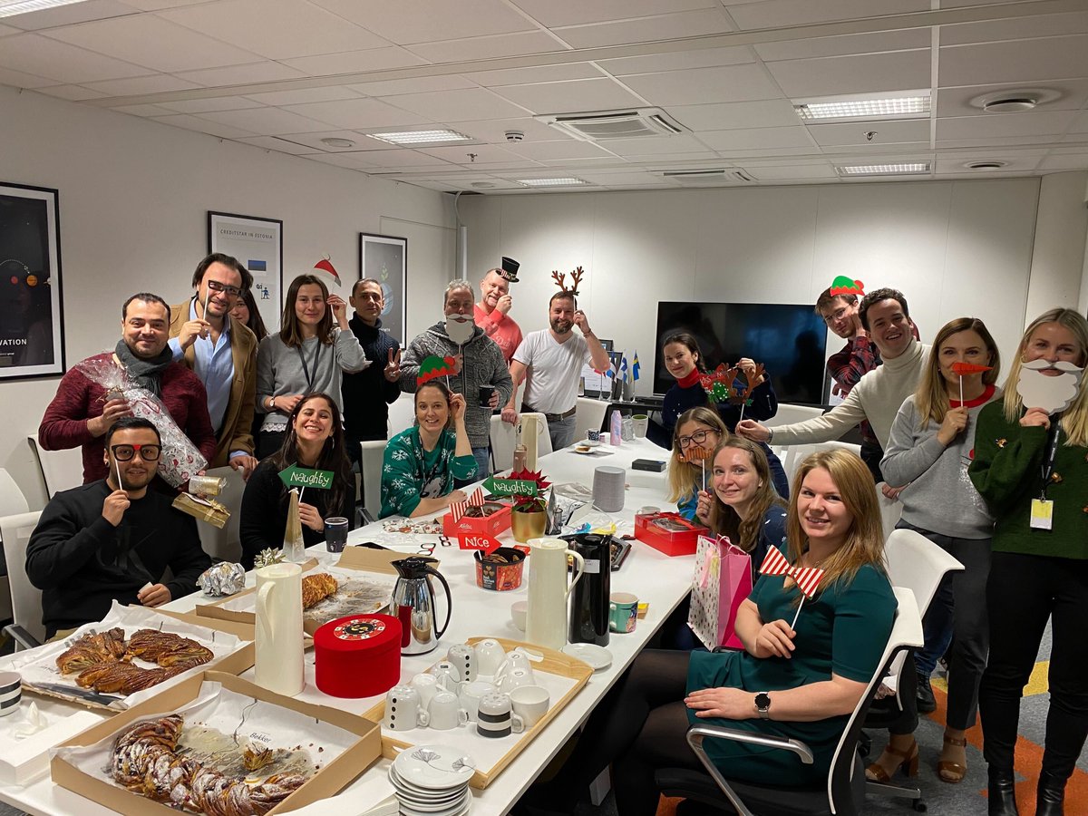 CreditstarG's tweet photo. On behalf of Creditstar Group, we wish you a hearty, festive holiday season, full of joy and gratitude. Merry Christmas everyone 🎄🎅🎁🌟!

#creditstargroup #happyholidays #creditstarpeople https://t.co/wxR0XgV7uo