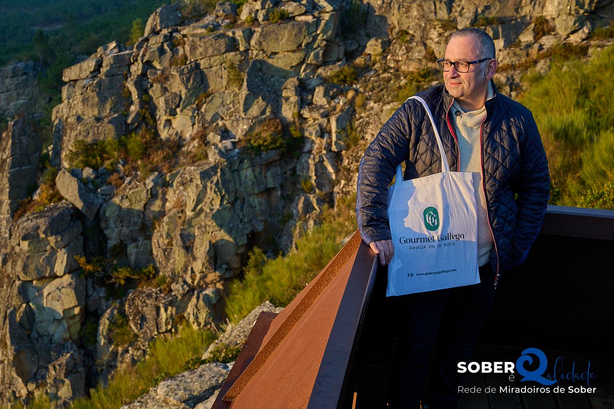 ConcellodeSober's tweet photo. Novos servizos súmanse á oferta turística do Concello de Sober. Un deles é 'Gourmet Gallego, Galicia na túa boca', con tenda física e en liña especializada en produtos de Ribeira Sacra e galegos.  Delicatessen e calidade de produtos presentada por un dos seus compoñentes,Roberto. https://t.co/yUDBFwkP3G