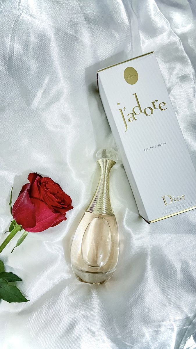 maysaa_alhashmi's tweet photo. عطرها يشهد لها بزين الاوصاف 
      
         الله .... يا حظ عطر هي تحبه 🥀🖤.
#perfume #dior #weman https://t.co/MRSqPNNzOt