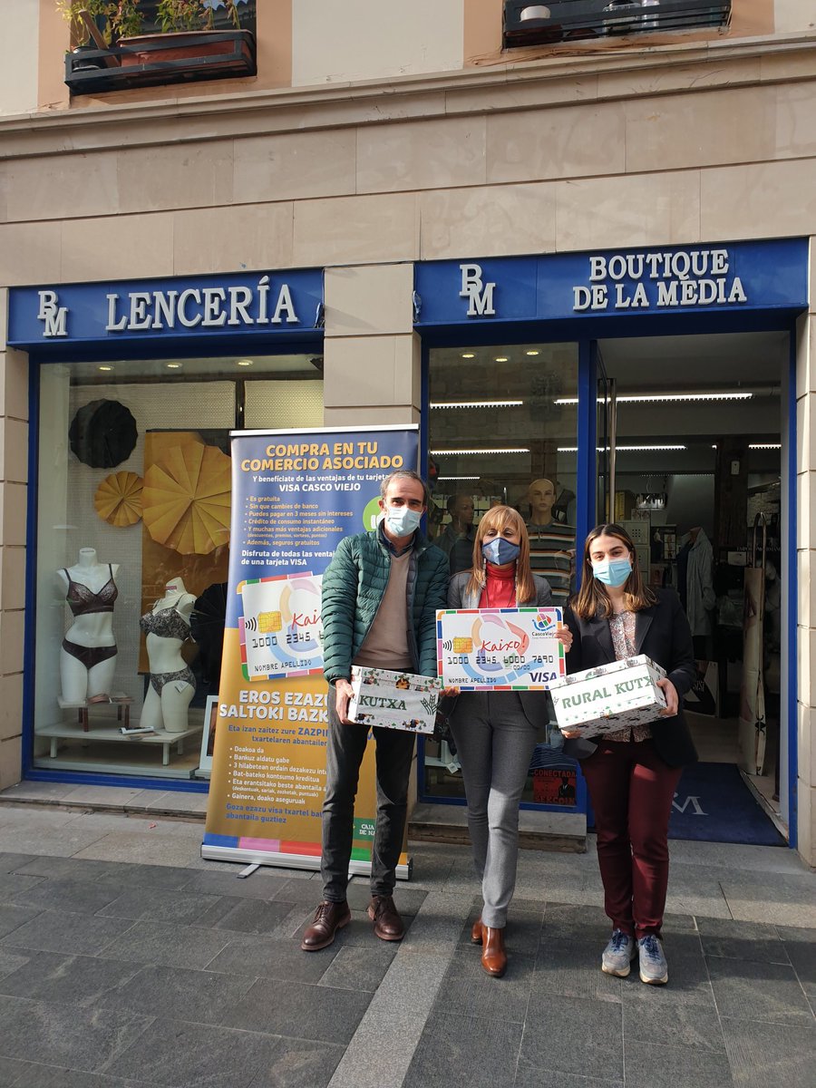 zazpikaleak's tweet photo. 🌲👏🏽Ya tenemos ganador de la última cesta, ¡una #macrocesta! Zorionak! Así da gusto celebrar la Navidad. 

🎄👏🏽Badugu azken saskiaren irabazlea, #makrosaski bat! Zorionak! Gustua ematen du Gabonak horrela ospatzea. https://t.co/w8Knbkzm8N