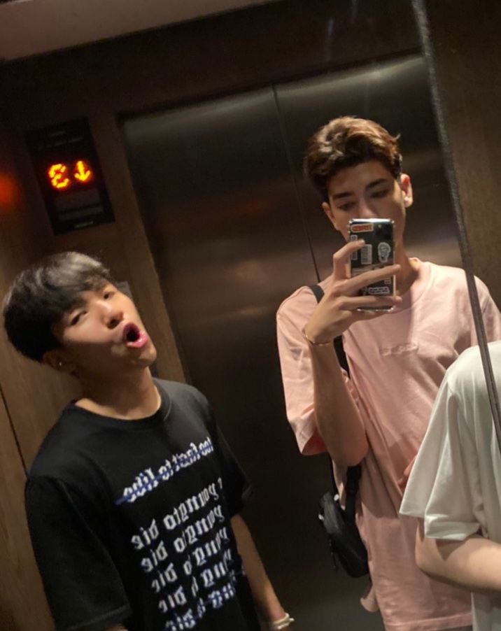 Happy birthday นะค้าบ มีความสุขมากๆๆ เป็นพี่ที่ดีให้กับผมและคนอื่นต่อไปนะค้าบ สุขภาพแข็งแรงนะค้าบบ <a href="/JetPatpaiboon/">JT🚀</a> 
(รูปก็แกงทั้งคู่ไปเลยยยย)❤️❤️❤️