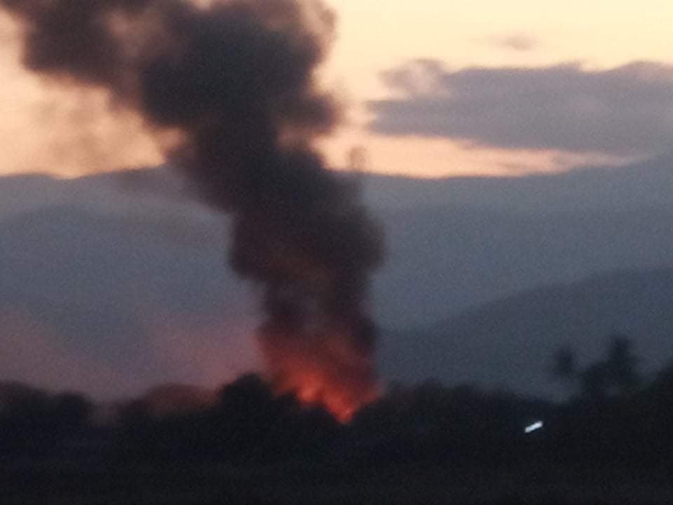 AMT95245400's tweet photo. Tw // Fire:  After the airstrikes, #MyanmarMilitaryTerrorists invaded and set on fire the houses in Sagaing's Kale, Natchaung Vlg at around 5 PM today. All locals have been displaced.  #Dec23Coup #WarCrimesOfJunta #WhatsHappeningInMyanmar https://t.co/GE6jM9tUb6