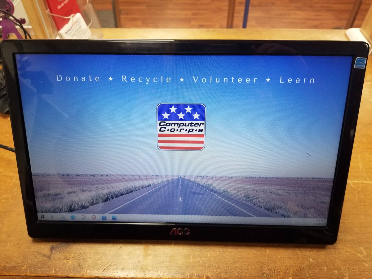 ComputerCorpsNV's tweet image. Wow! Need a second or portable display? Add to your screen real estate with these AOC 15.6-Inch Ultra Slim 1366x768 Res  USB 3.0-Powered Portable LED Monitors. Also worked on my USB 2.0 machine. Under $100!