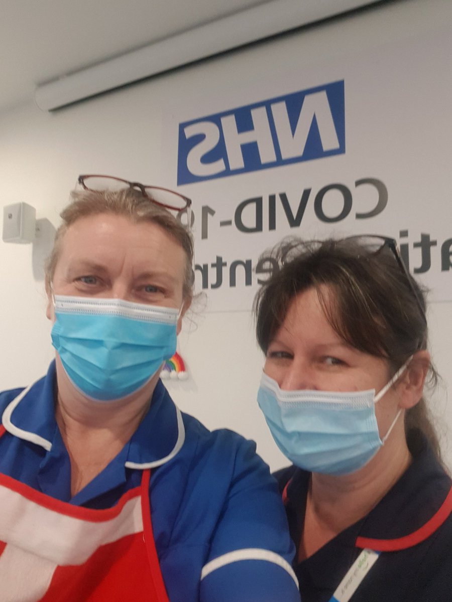 JacquiFletcher3's tweet photo. Team #TissueViabilty are #vaccinating today. Lovely to meet Suzy Narroway from @CLCHNHSTrust https://t.co/42p5MimcwA