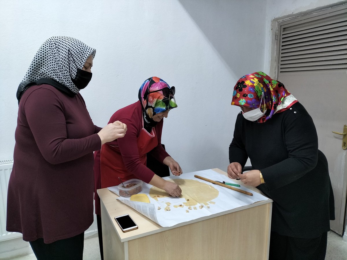 akadinkirikkale's tweet photo. Ana Kademe İl Başkanımız Sn.@MKaplan71 ve Ar-ge Bşk. Sn. Ahmet Uçan ve İl Kadın Kolları Teşkilatlarımız ile birlikte 21 Aralık #DünyaKooperatifçilikGünü kapsamında, ilimizde bulunan kooperatifleri ziyaret ederek, günlerini kutladık. 
@aysekesir 
@OzdenTemocin71 
@akadinkirikkale https://t.co/aqrsQLWPZ7