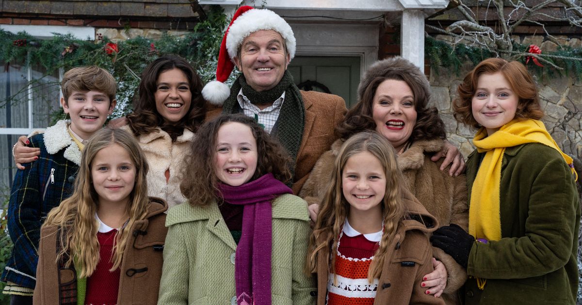 BristolBizz's tweet image. When is The Larkins at Christmas on ITV and what to expect from the festive special? dlvr.it/SFwl4Q