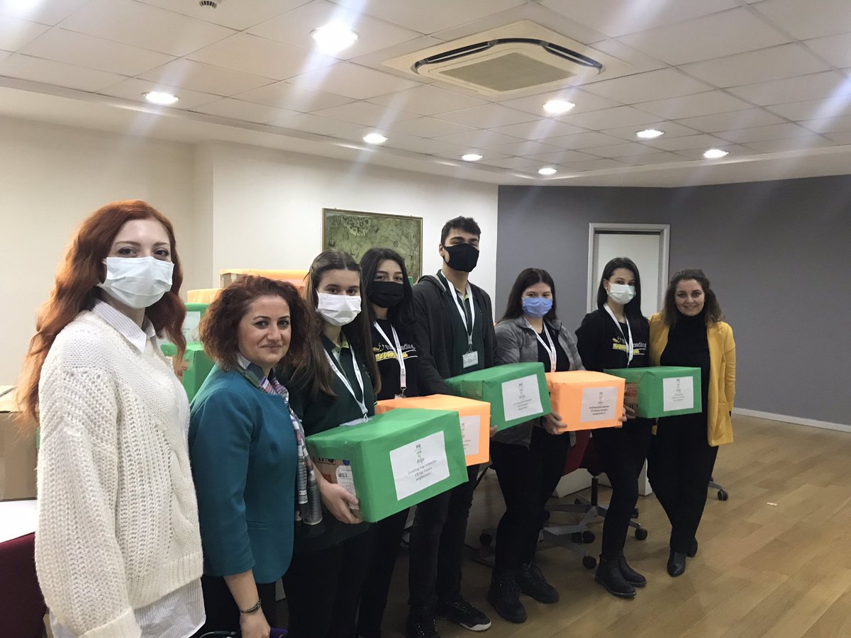 dilekztemelerka's tweet photo. İTÜ ETA Vakfı Cevizlibağ Doğa Koleji olarak sosyal sorumluluk projemiz “Bu Kış Beni Sen Giydir” kapsamında Sultangazi  125. Yıl İlkokulu öğrencilerine destek olduk.Projemize destek olan tüm yönetici arkadaşlarıma,tüm kademe veli ve öğrencilerimize teşekkür ederim.@DogaOkullari https://t.co/FsqQqXI5mp