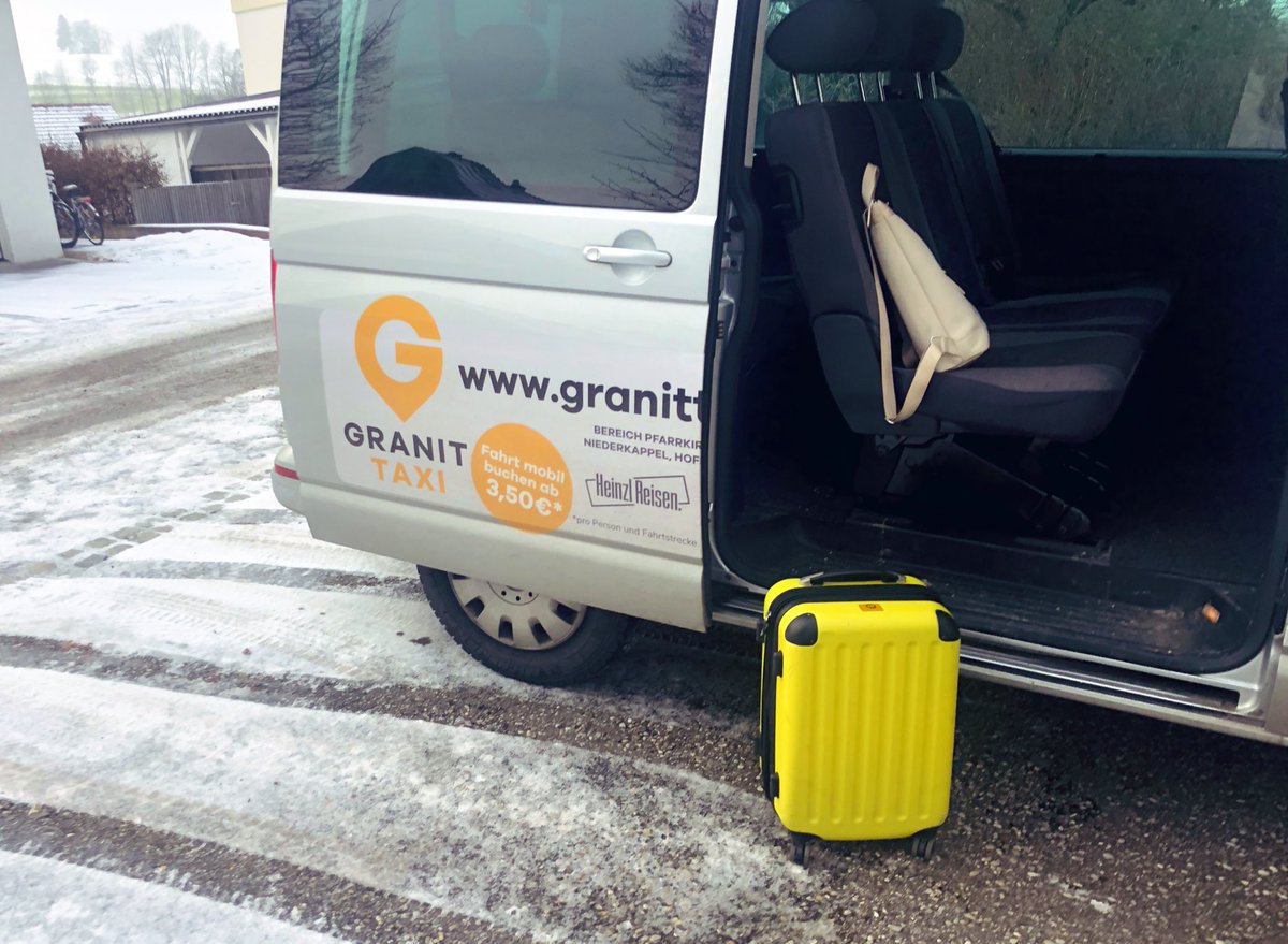 hawkinger_'s tweet photo. Driving home for Christmas 🎄
Und das ohne Auto am Land? Geht easy mit dem #postbusshuttle von @unsereOEBB vor die Haustüre. https://t.co/5HhrxzwlMc