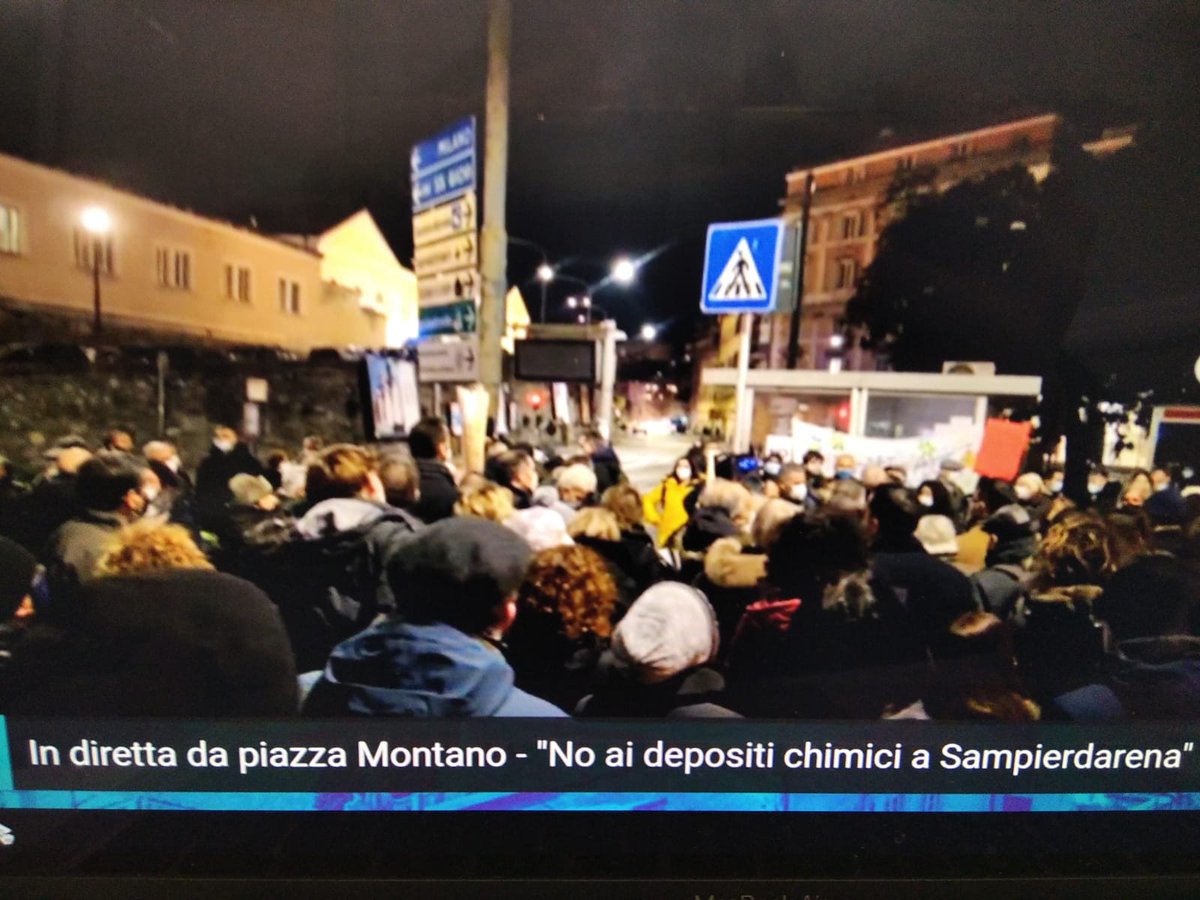 Goodmorning_ge's tweet photo. #GMG In Piazza Montano è in corso il #presidio degli abitanti di Sampierdarena per dire NO allo spostamento dei depositi chimici da #Multedo a #Sampierdarena.
In collegamento con la piazza @iBrucaliffo, in studio @giogiac65 e @SimoneLeoncini dialogano con Valerio Gennaro. https://t.co/Psm56MfHm1