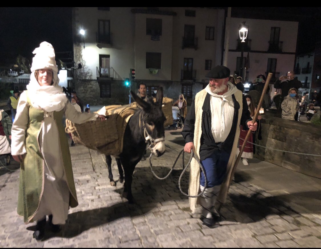 elgetagoiena's tweet photo. Hutsik egin barik #Elgera-n dira Olentzero eta Mari Domingi. https://t.co/YP6vlNHyjU