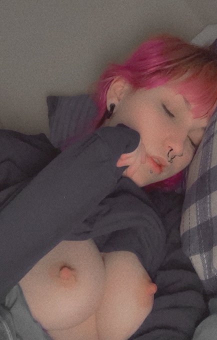 I just want my bf to come cuddle me and then let me give him the messiest sloppy toppy ever🥱🥺 @xHollowHartx<a href="/tag/sellingcontent"class="tags"><span>#sellingcontent</span></a><a href="/tag/buyingcheapcontent"class="tags"><span>#buyingcheapcontent</span></a>
