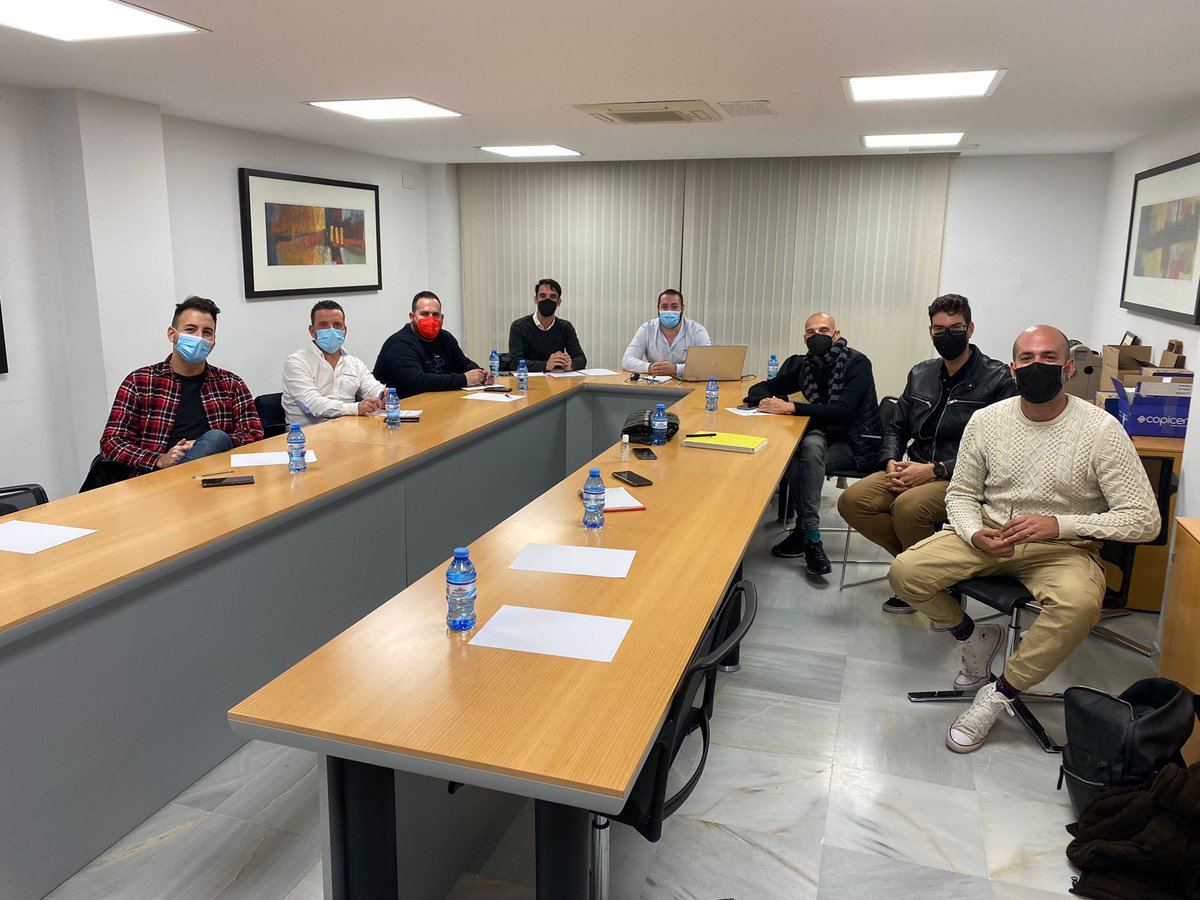 LGTBPSOEMLG's tweet photo. Primera reunión de esta nueva etapa de la delegación LGTBI del @PSOEmalaga coordinado por @PeraltaGallego 

Ideas, líneas de actuación, y sobre todo, trabajo en equipo. 

#Diversidad #lgtbi #psoe #malaga https://t.co/sxrvS2rHzR