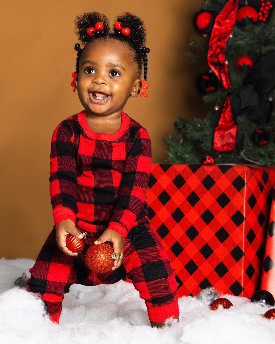 __tlatricee's tweet photo. Christmas photos with my little family 👨‍👩‍👧🎄 https://t.co/iOCwhHiy51