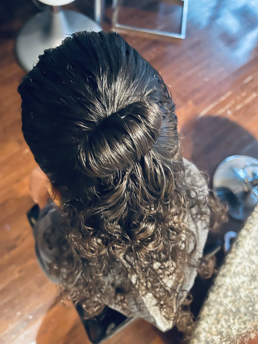Mooniter's tweet photo. #BoyBun https://t.co/MckzhORZkX