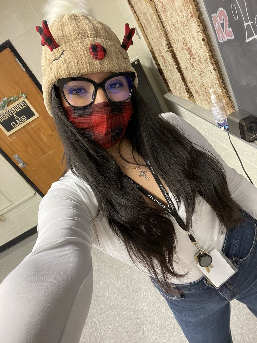 MsOseida's tweet photo. Happy last day of school! Not sure about you but I am ready for this break! 🤍 #winterspiritweek #PHS #HappyHolidays #hatday #highschool #math #teacher https://t.co/m4krUZMBBS