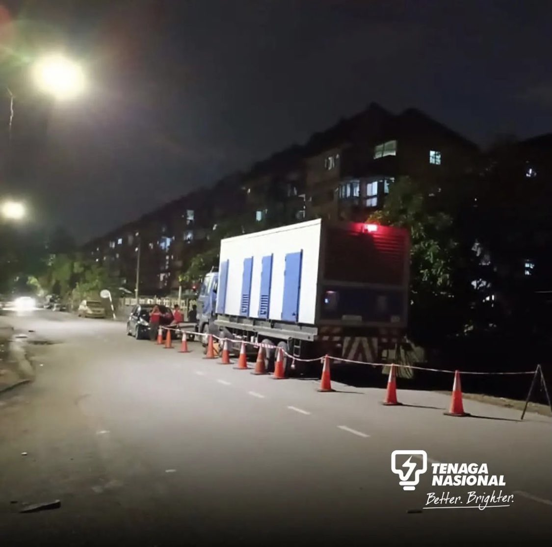IsmailSabri60's tweet photo. Sri Muda kembali bercahaya malam ini.

Terima kasih kepada seluruh warga kerja TNB! 

@Tenaga_Nasional https://t.co/t3R4Tepg7S