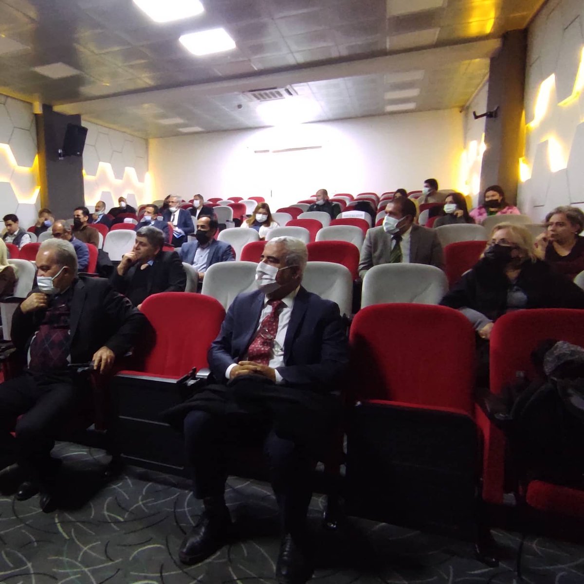 ortacamem's tweet photo. Bugün ilçemiz okul müdürleri ile aylık olağan toplantımızı yaptık. Toplantıda TÜBİTAK proje yarışmaları, Eğitimde İyi Örnekler yarışması, Evim Kitap Kokuyor projesi ve diğer hayalini kurduğumuz projeler hakkında bilgilendirmelerde bulunduk...
@SeyitKavak 
@mugla_mem 
@emrecay55 https://t.co/MA9IkpuUak
