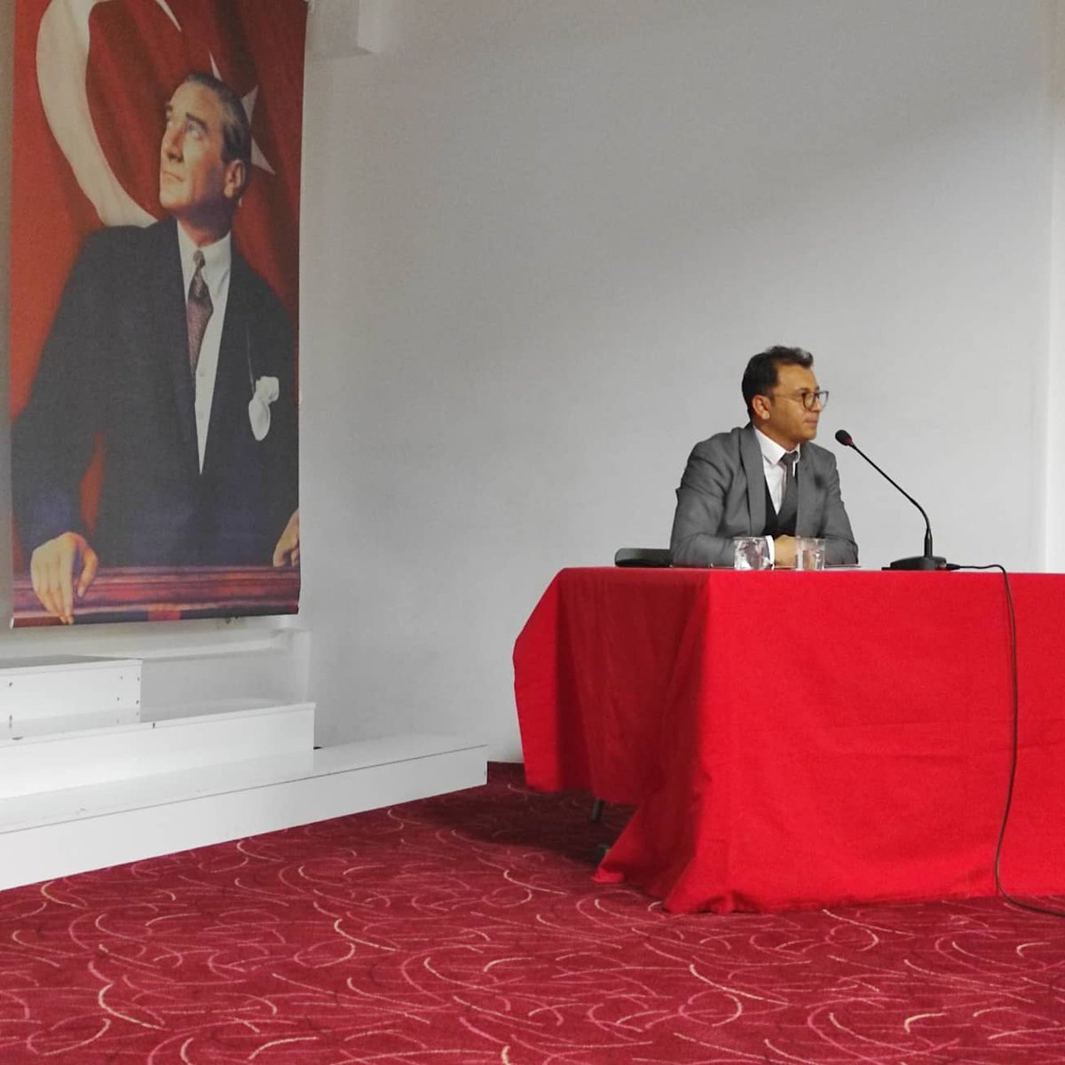 ortacamem's tweet photo. Bugün ilçemiz okul müdürleri ile aylık olağan toplantımızı yaptık. Toplantıda TÜBİTAK proje yarışmaları, Eğitimde İyi Örnekler yarışması, Evim Kitap Kokuyor projesi ve diğer hayalini kurduğumuz projeler hakkında bilgilendirmelerde bulunduk...
@SeyitKavak 
@mugla_mem 
@emrecay55 https://t.co/MA9IkpuUak