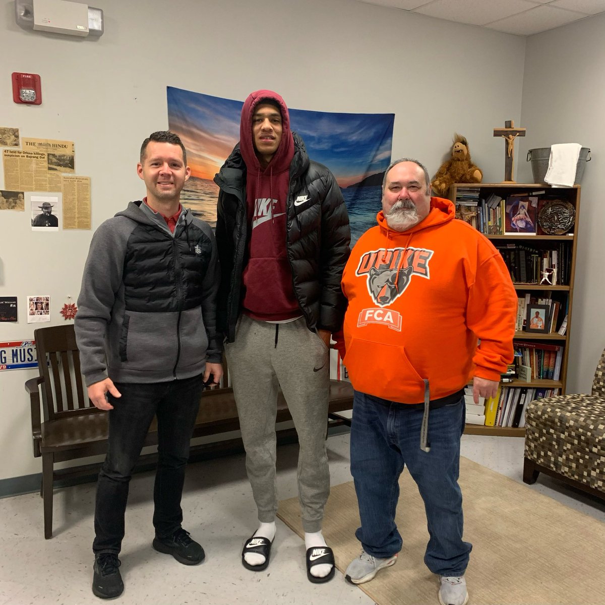 kentuckyfca's tweet photo. We ran into former Owensboro HS and current UPike baller, Taeron Hogg, while on campus at UPike last week. We praise God for the favor he has shown us with the coaches and administrators. Staffer Chris West is serving so well!

#KentuckyFCA #UPikeFCA https://t.co/p3uxg3gABL