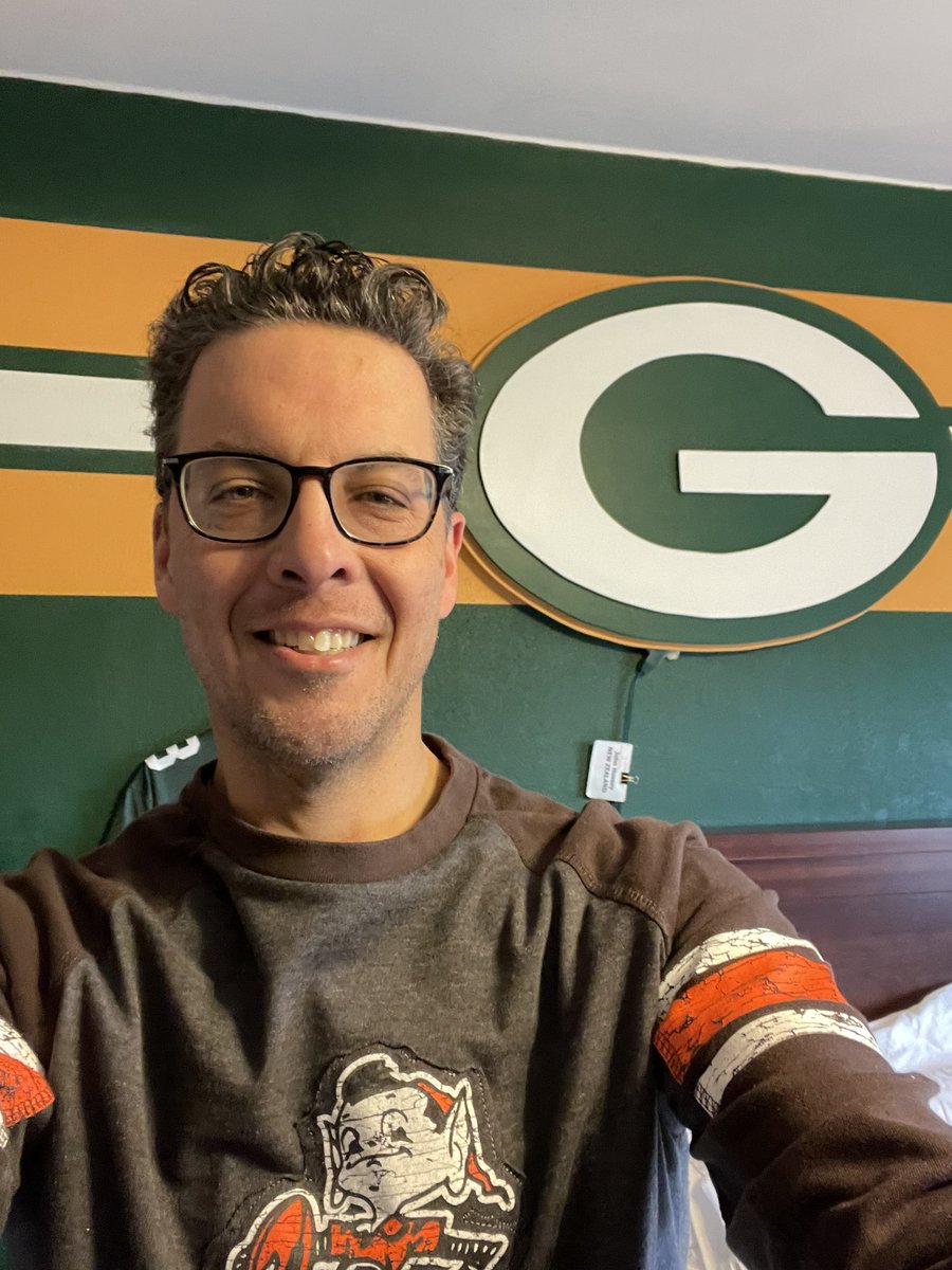 Drove up from Omaha, NE last night to near Green Bay. My sister-in-law had me sleep in this room. #Browns