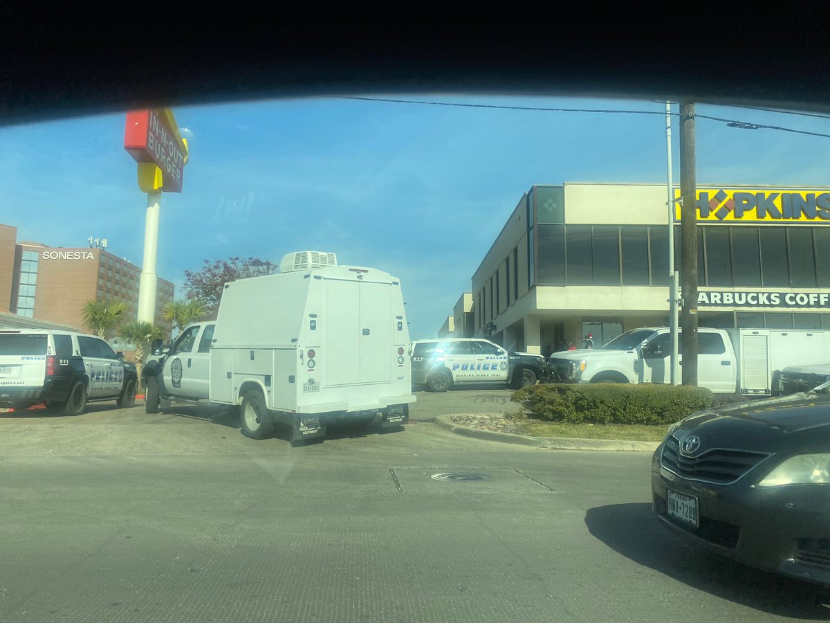 Not_A_Scientist's tweet photo. @DFWscanner Dallas Swat at Alexis Hotel &amp; Banquets Dallas Park Central Galleria https://t.co/b5PNxTEQVg