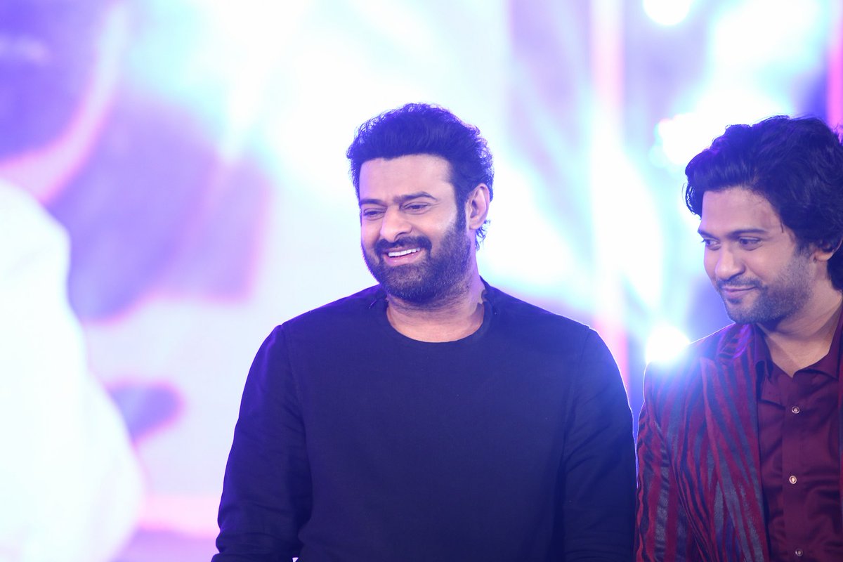 baraju_SuperHit's tweet photo. Rebel Star 'Darling' #Prabhas at #RadheShyam Pre-Release Event! 

#RadheShyamPreReleaseEvent

@hegdepooja @director_radhaa @TSeries @UV_Creations @GopiKrishnaMvs @AAFilmsIndia https://t.co/BpVv6pnjlo