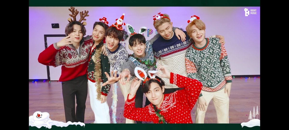 profusejoy's tweet photo. @bts_bighit Thank you for the lovely rendition 💜💜💜. Merry Christmas BTS.  
🎅🎄 https://t.co/VGvcQ5LQlp