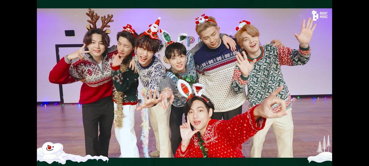 profusejoy's tweet photo. @bts_bighit Thank you for the lovely rendition 💜💜💜. Merry Christmas BTS.  
🎅🎄 https://t.co/VGvcQ5LQlp