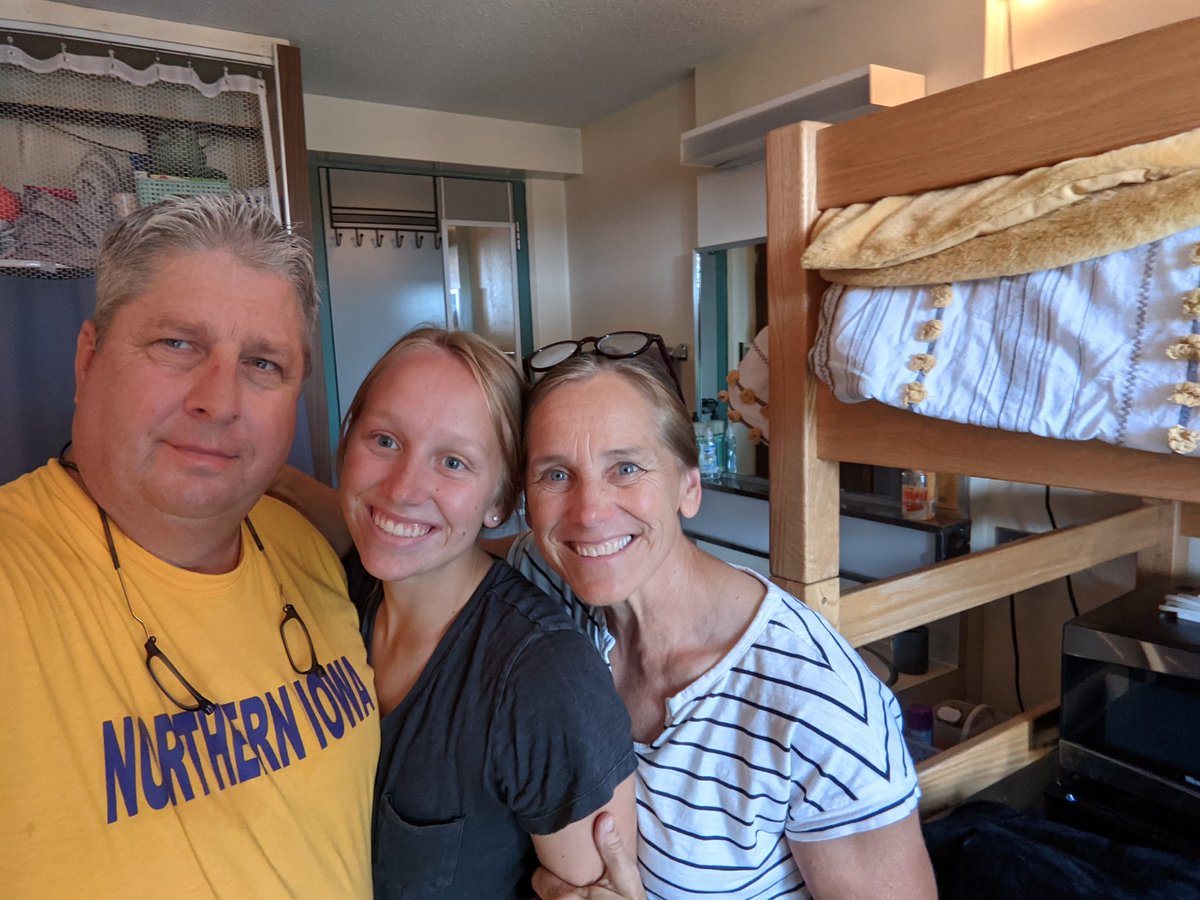 David_M_Ryan's tweet photo. 19 never looked so good.  Happy Birthday to one of the most thoughtful and conscientious humans on planet 🌎, my daughter @lauren_ryan7 .  Love you to the moon 🌒 and back...well, at least to Cedar Falls @northerniowa and back.  -Dad https://t.co/s2DKq0A0ii