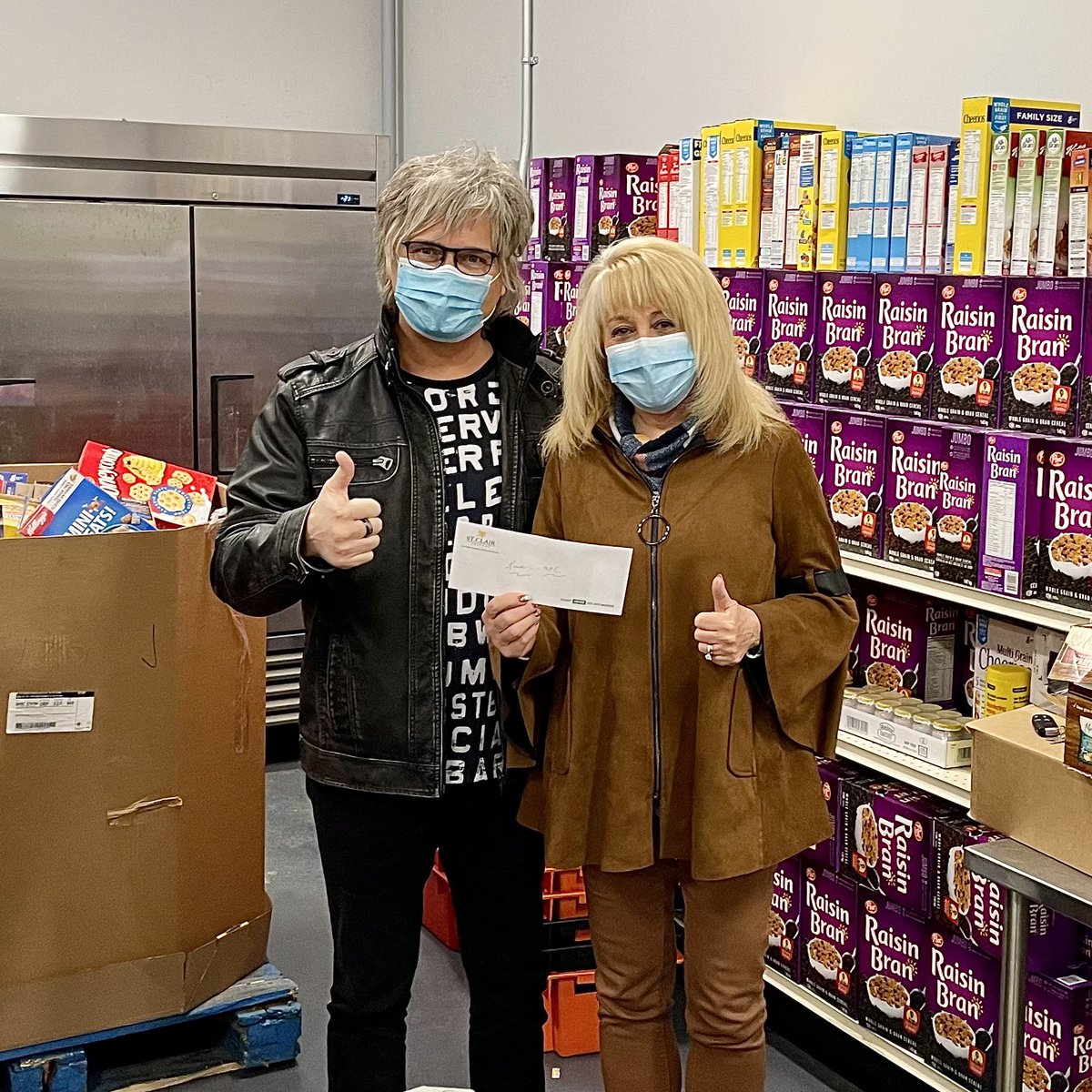 s_aintsband's tweet photo. Thank you @StClairCollege, @STCLAIRALUMNI and @liuna625…
NO SHOW this year but everyone stepped up for #OutreachForHunger and #UnemployedHelpCentreOfWindsor. 
If you’d like to DONATE: https://t.co/uBI9532IaI https://t.co/xsCFbBHsRr