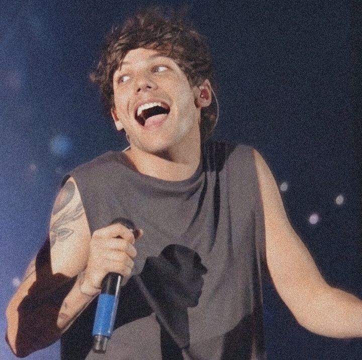 HOW IS THIS LITTLE BUN BUN TURNING 30?!!!! HAPPY BIRTHDAY LOUIS!!!
It has been a really busy Christmas BUT I LOVE U SO FUCKIN MUCH LOUIS!!! YOU'VE ALWAYS BEEN MY FUCKIN INSPIRATION. YOU HAVE NO IDEA HOW MANY FUCKIN TIMES YOU'VE CHANGED MY LIFE. I LOVE YOU!
#LouisStar