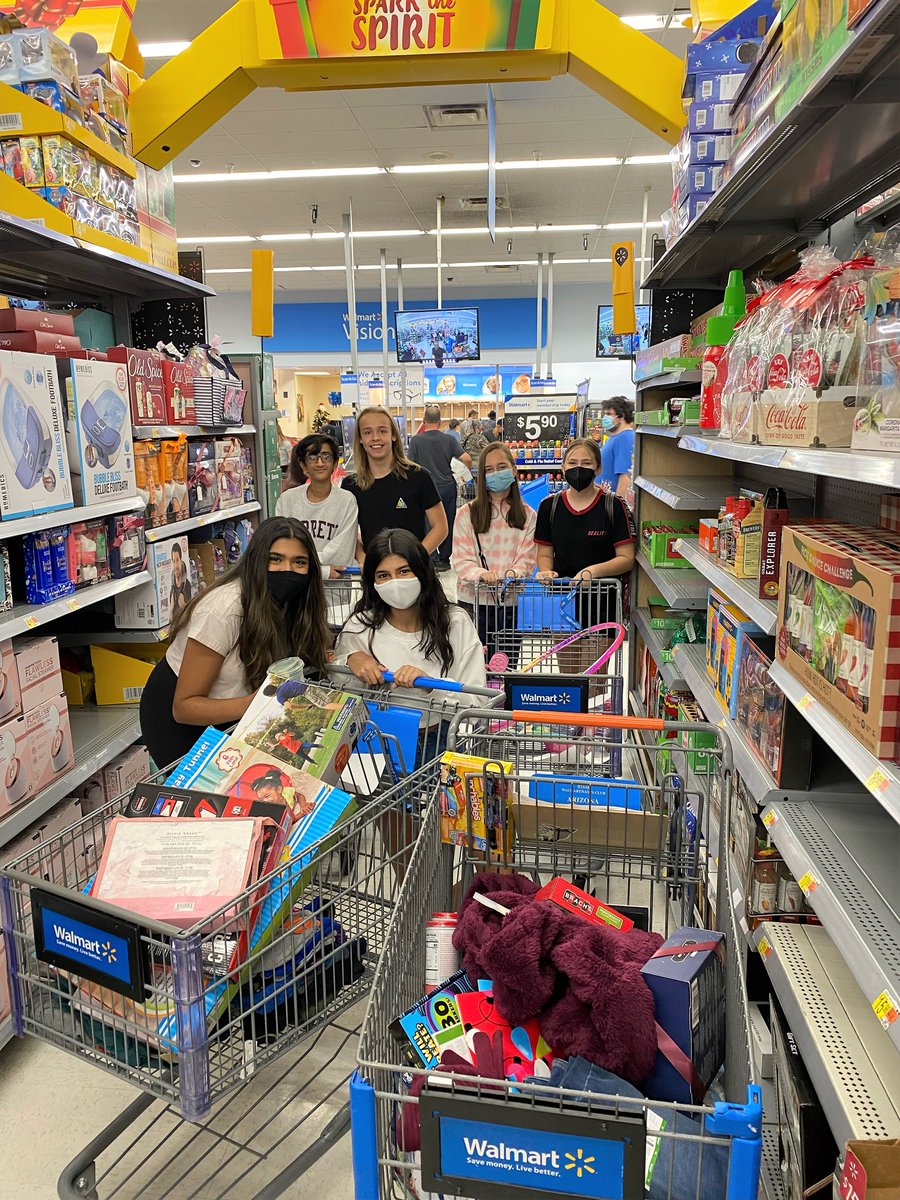GlendaleMYAC's tweet photo. We had so much fun shopping and wrapping gifts for our Adopt A Family through @GlendaleAZ! What a great way to be able to give back to our community! #Christmas https://t.co/h7JsgHw2DN