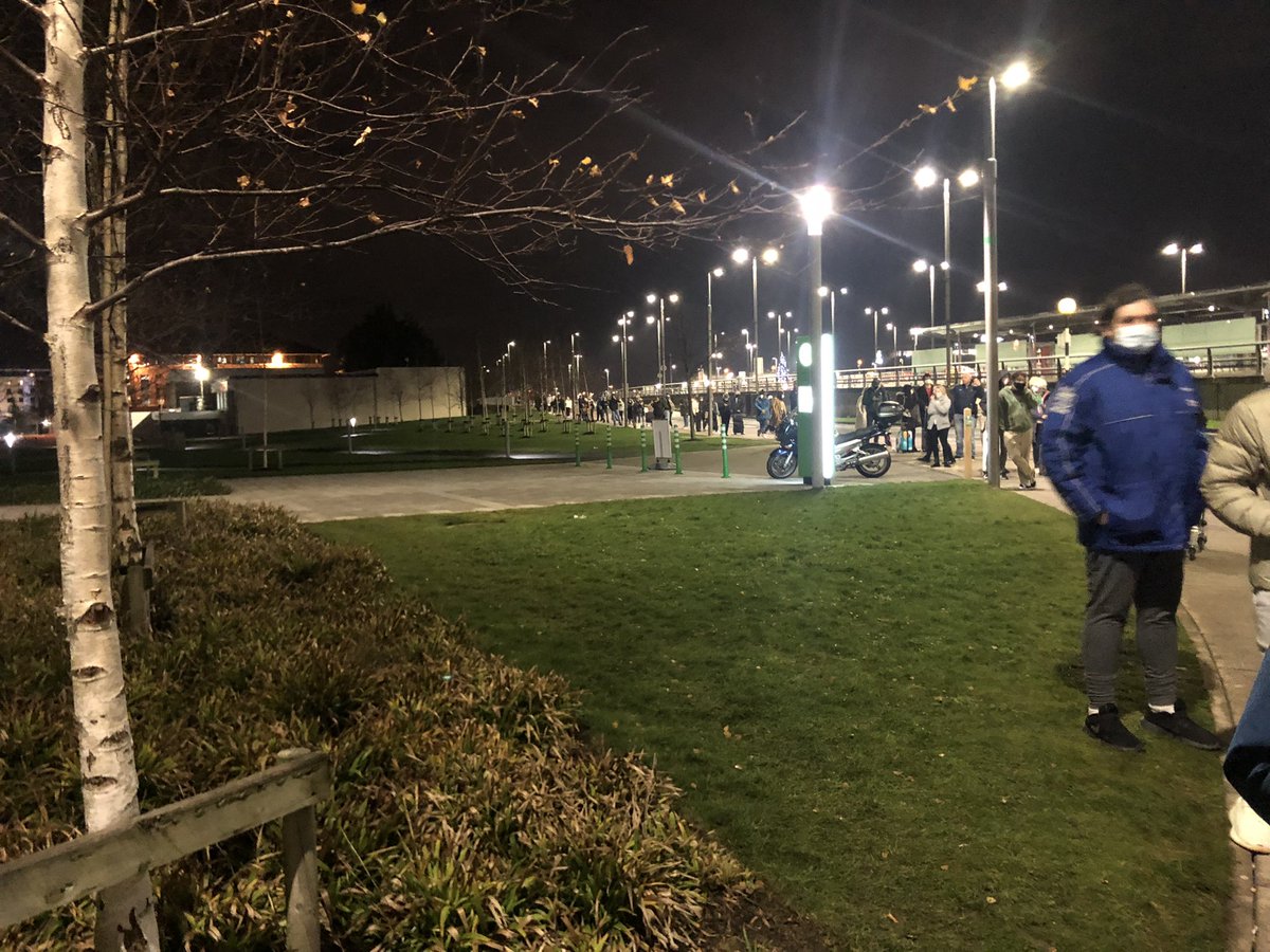 RoseKeane16's tweet photo. Pic of queue behind me, here over an hour now. https://t.co/y84Six7koD