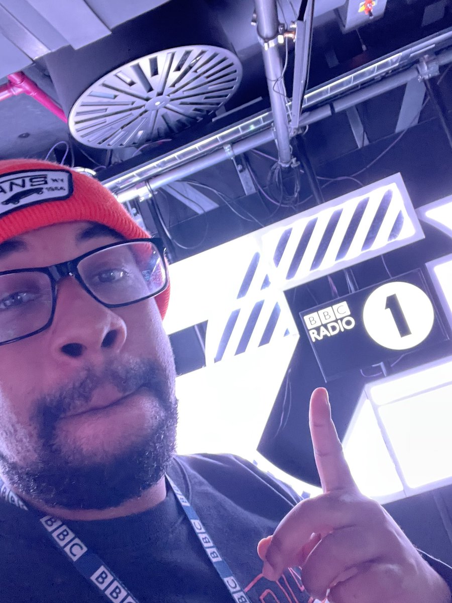 nelshylton's tweet photo. ONE LAST TIME FOR 2021

I’m in on the Indie Show on @BBCR1 with some of the best indie show bangers from the year, then from 9PM, the power is in your hands⚡️

Drop your Indie / Alternative / Christmas Requests down below 👇🏾 https://t.co/SrYnDAkv1u