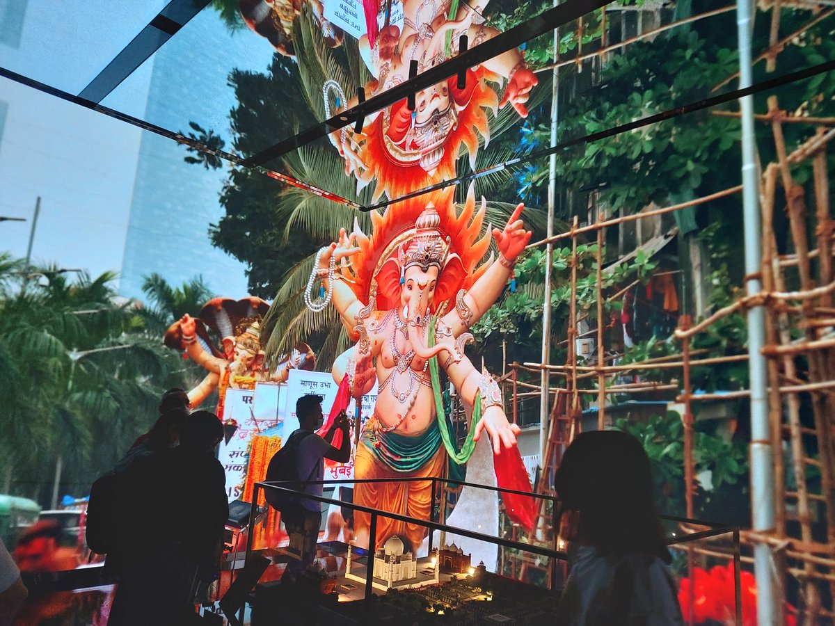 AshaDwarakanath's tweet photo. Vibrant massive digital walls display exquisite photographs and videos highlighting India's art, culture and heritage. Mesmerizing!
#ClickTheFun #IndiaAtDubaiExpo https://t.co/jUNldpGA7t
