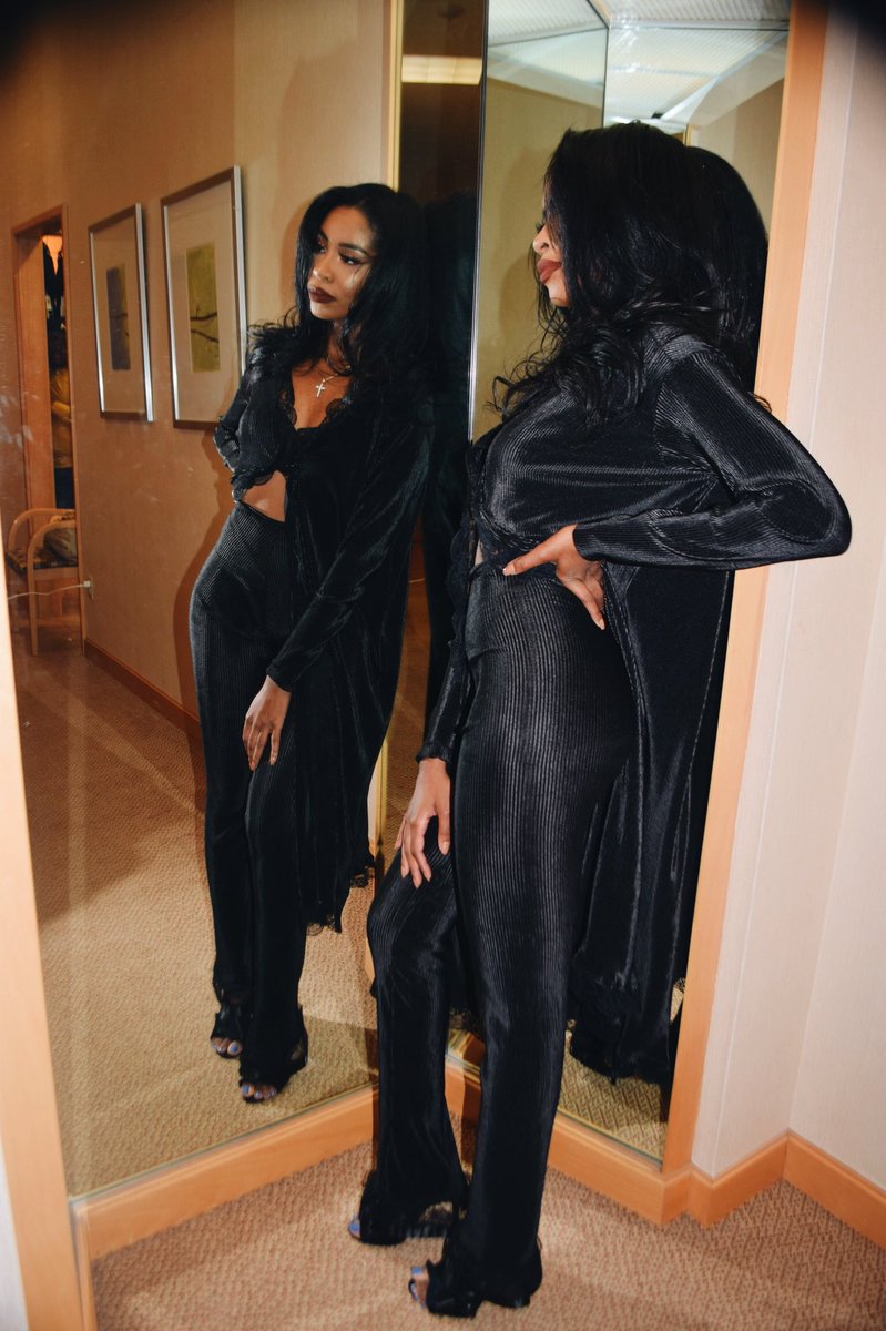 THEODDITYEYE tweet media