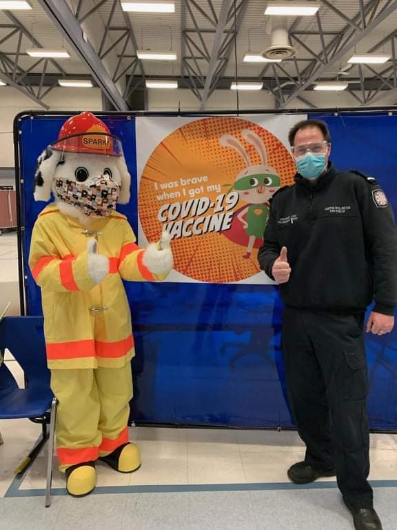 CentrWellington's tweet photo. Thanks @WDGPublicHealth for allowing Sparky and #CWFire Prevention Officer Chris the opportunity to stop by todays vaccine clinic at the #CWCommunitySportsplex! https://t.co/F8cbICmnJf