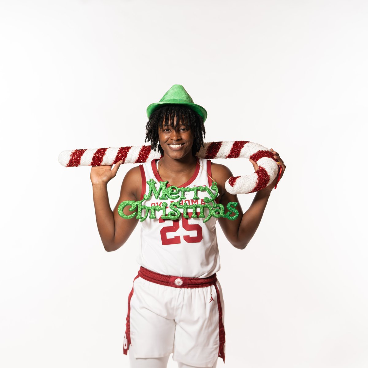 OU_WBBall's tweet photo. About that time 🎄☃️❄️

#Sooners x #ONE https://t.co/Ik5Ndu8Nj4