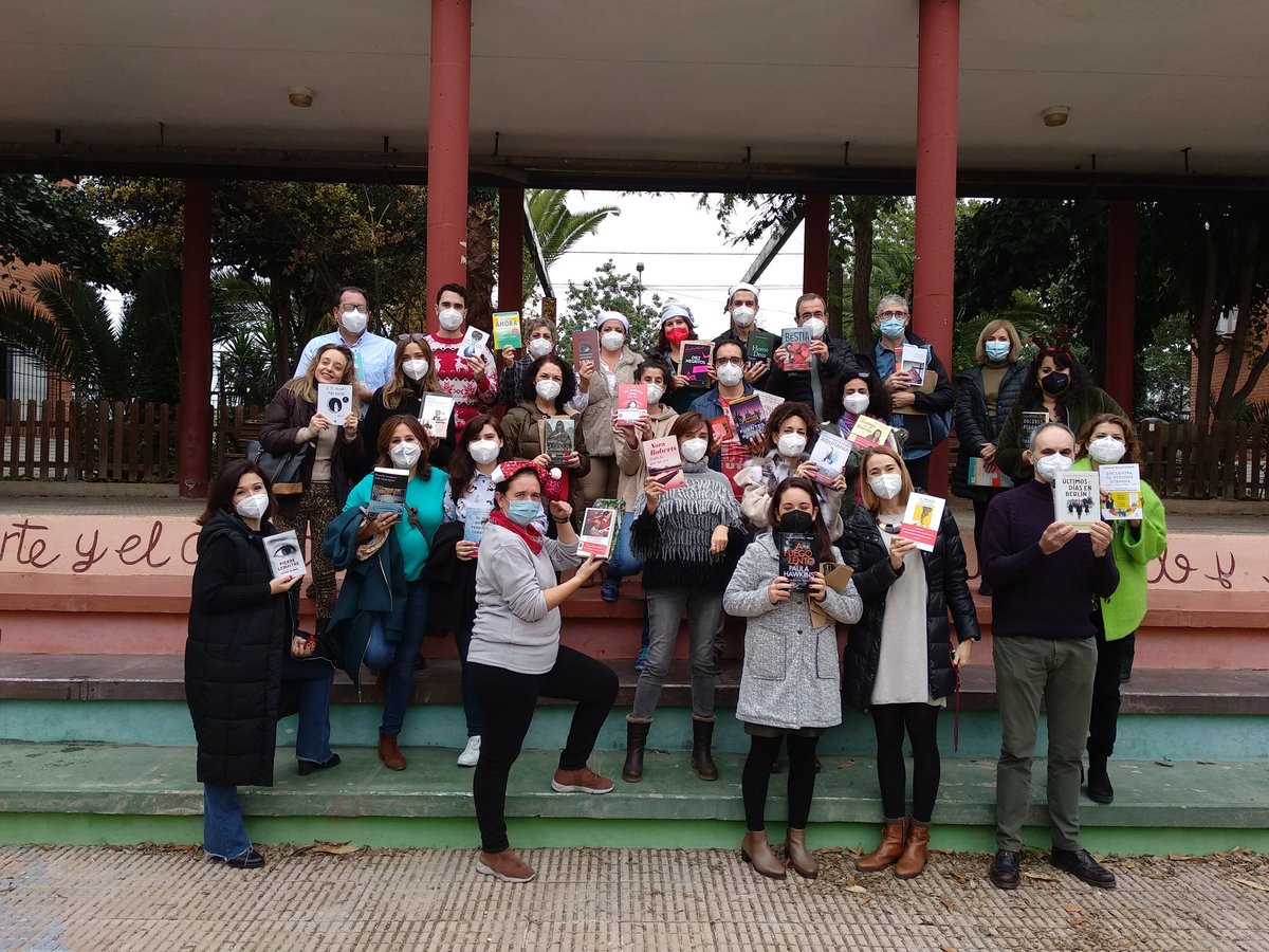 margaritatm's tweet photo. @SergioCasanueva Nos encanta tu idea del #LibroInvisible. Por muchos años más 🙌 by @iesjoseplanes https://t.co/486Hnz2z5X