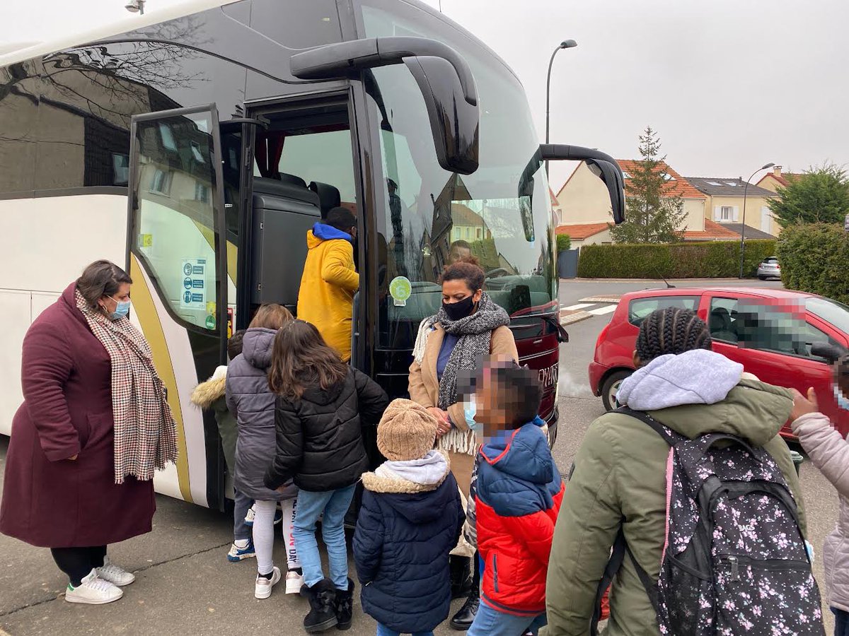 MairieEtampes's tweet photo. 🟡 Les enfants de la Réussite Éducative en route pour un voyage ludique et original
Article complet à retrouver sur :
https://t.co/VQ8pNeQIlF
#Étampes #ReussiteEducative #Sortie #ScienceExperiences https://t.co/ZYQol8LGmU