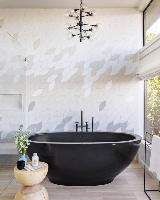 PDXwindermere's tweet photo. You won't see many bathtubs that make a statement like this one! https://t.co/alg0sgTAUD