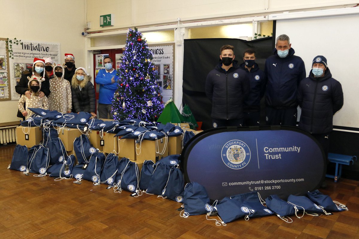 15 hours of free holiday provision ⚽️
50 children engaged 🧒
50 free food vouchers 🎫
50 free family recipe books 📘
50 food hampers 😋
50 virtual ground tour experience 🏟️
200 free meals provided 🍎

#StockportCounty #CountyCommunity