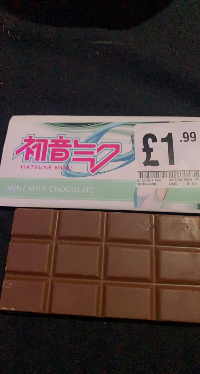 papaleilarates's tweet photo. first rating - 4/10 
it tastes like my mums toothpaste i regret buying this for 2 pounds it’s like a rip off of a mint aero if u genuinely enjoy this i’d rather take 20 blows to the head then talk to u (only reason the rating is so high is because the packaging) https://t.co/2ED1HGNDCk