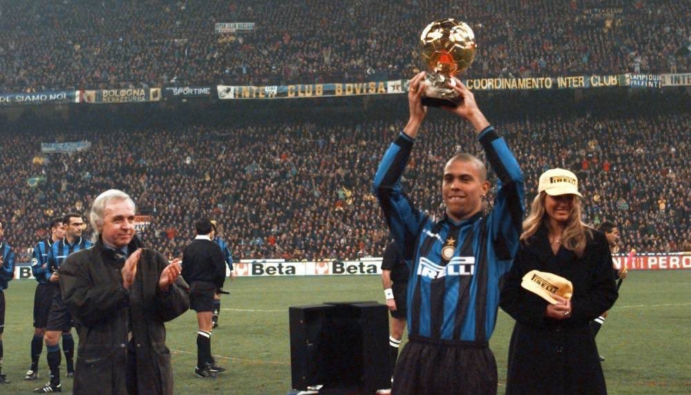FTBLsection's tweet photo. 22/12/97📆

Ronaldo wins his First Ballon d’Or.🥇 https://t.co/0rciYSuFW6