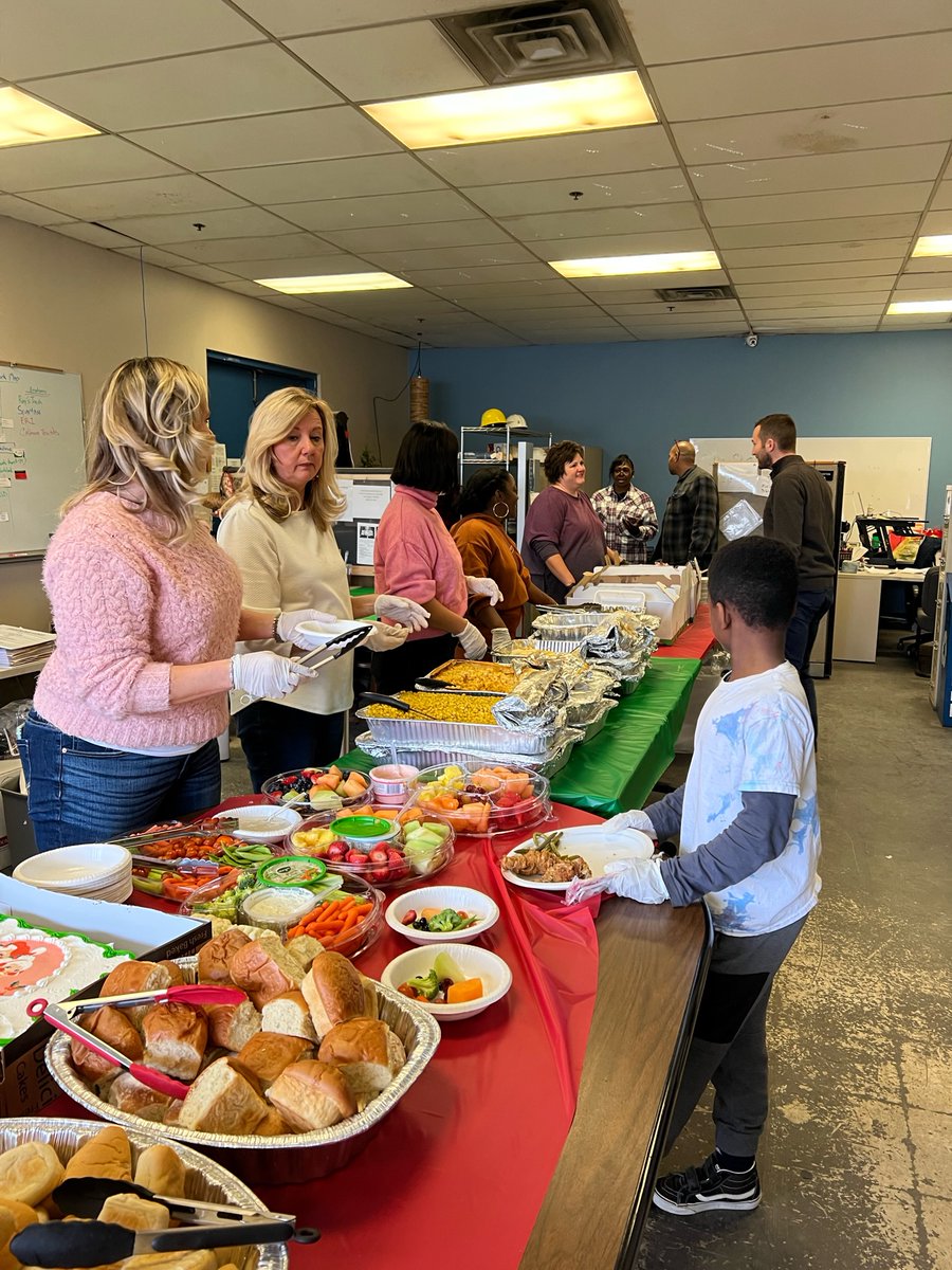 RecycleForce's tweet photo. We’re celebrating today at our annual #RecycleForce holiday party! #happyholidays https://t.co/j7QRkyllv1