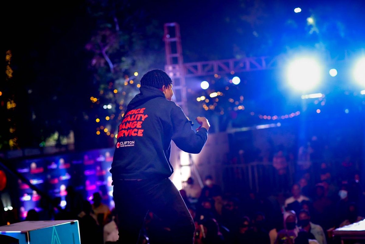 SnowChiff's tweet photo. Davido live in concert was mad. Thanks for everyone who came to support me @davido @ECoolOfficial #davidoliveinconcert https://t.co/RRHKKoEAcf