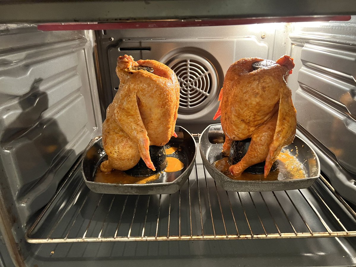 7w1773r_81rd's tweet photo. #beerchicken heute Abend gibts #Bierhühnchen… Hat irgendwie Ähnlichkeit mit einer ehemaligen amerikanischen Amtsperson… so von der Farbe her… Oder was meint ihr? https://t.co/P7GectXi73