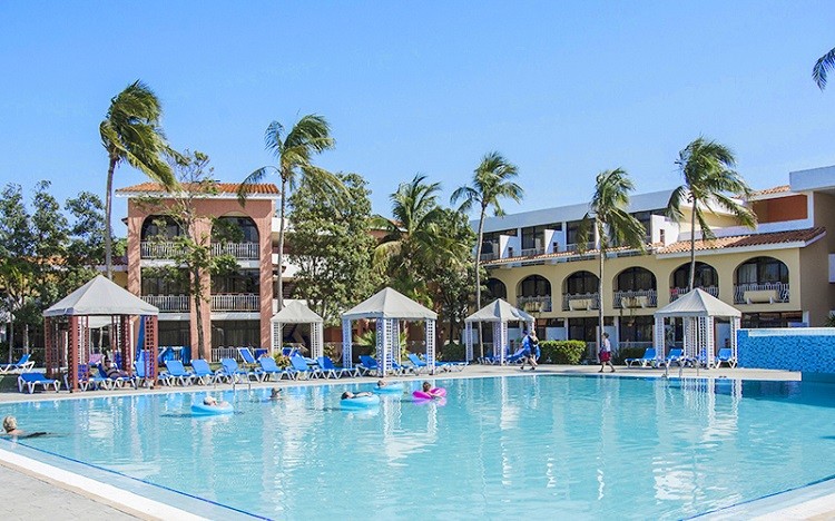 La compañía española @RocHotelsCuba reabrirá el Hotel Roc Varadero, que gestiona en el principal balneario de #Cuba 🏖 Según la cadena hotelera, los servicios estarán disponibles a la venta a partir del próximo 15 de enero de 2022.

@roc_varadero

#Turismo #RocHotels #Varadero