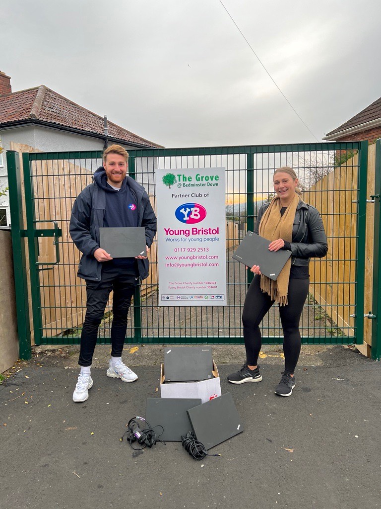 Young_Bristol's tweet photo. Thank you SR2 for donating laptops to our Youth Clubs 🤝👏
 
The laptops were kindly donated by Altran, with the team at Innovecom rebuilding and installing new software. This fantastic donation was made possible through @SR2RECLTD’s Technology Volunteers Network! #charitypartner https://t.co/Zo1acbRZMN
